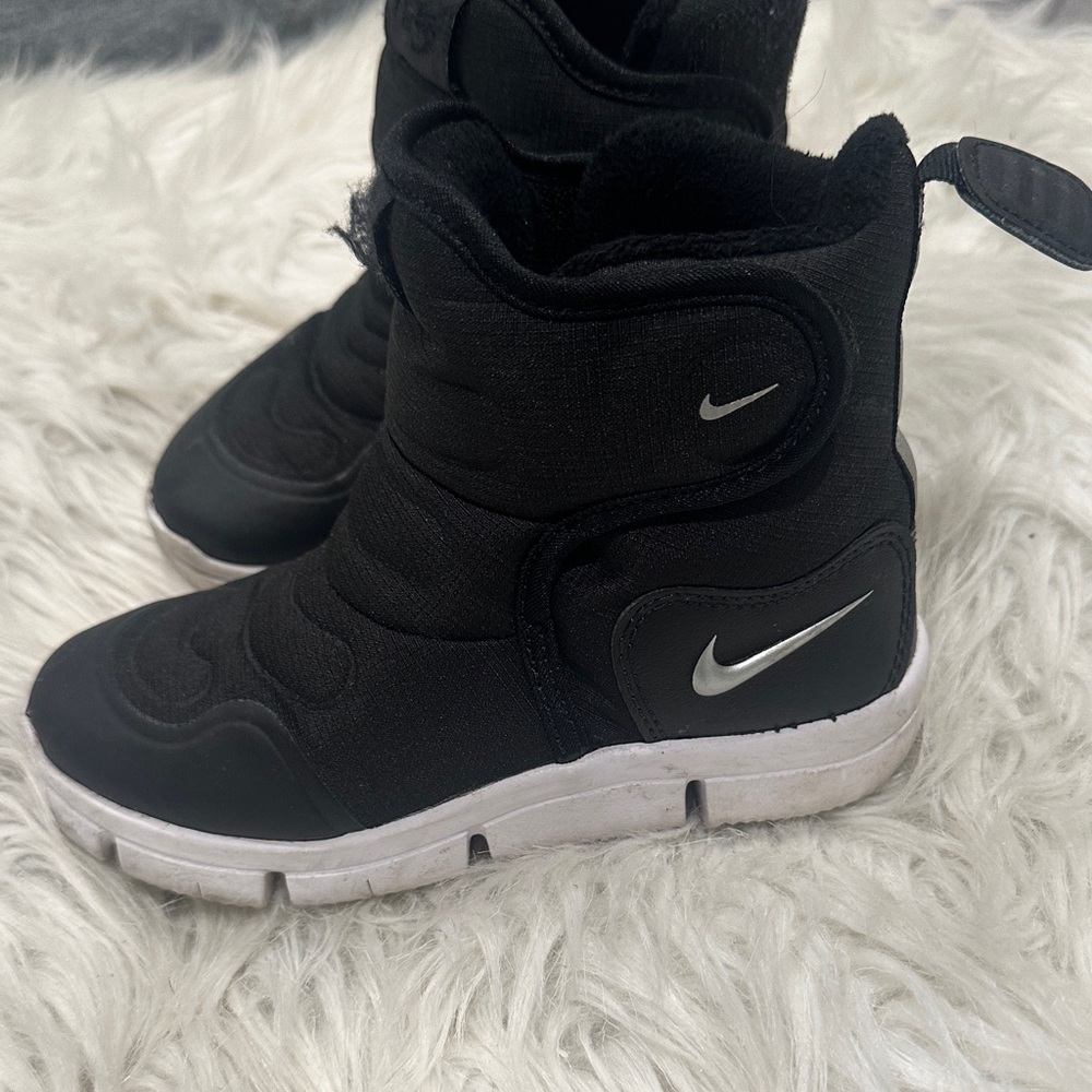 Nike Kids Black and White Winter Boots